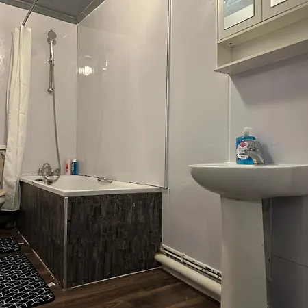 Luxury Room In A 4 Bedroom Flat! 4 Minutes Walk To Kingscross, St Pancras Londra Esterno foto