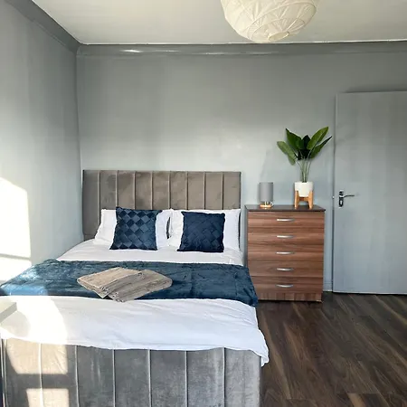 Luxury Room In A 4 Bedroom Flat! 4 Minutes Walk To Kingscross, St Pancras Londra Esterno foto