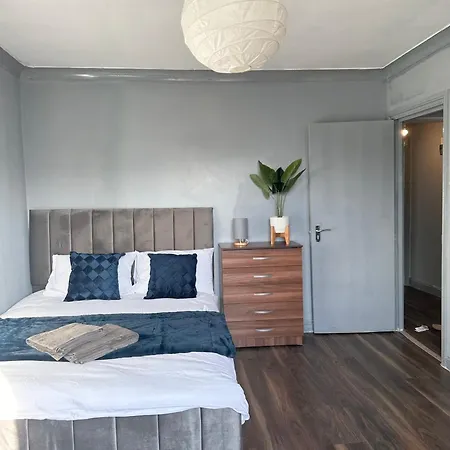 Luxury Room In A 4 Bedroom Flat! 4 Minutes Walk To Kingscross, St Pancras Londra Esterno foto