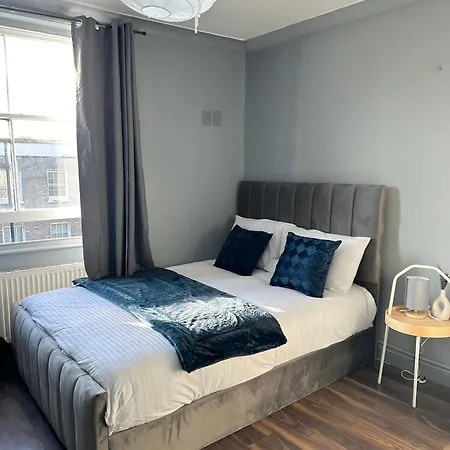 Luxury Room In A 4 Bedroom Flat! 4 Minutes Walk To Kingscross, St Pancras Londra Esterno foto