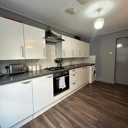 Luxury Room In A 4 Bedroom Flat! 4 Minutes Walk To Kingscross, St Pancras Londra Esterno foto