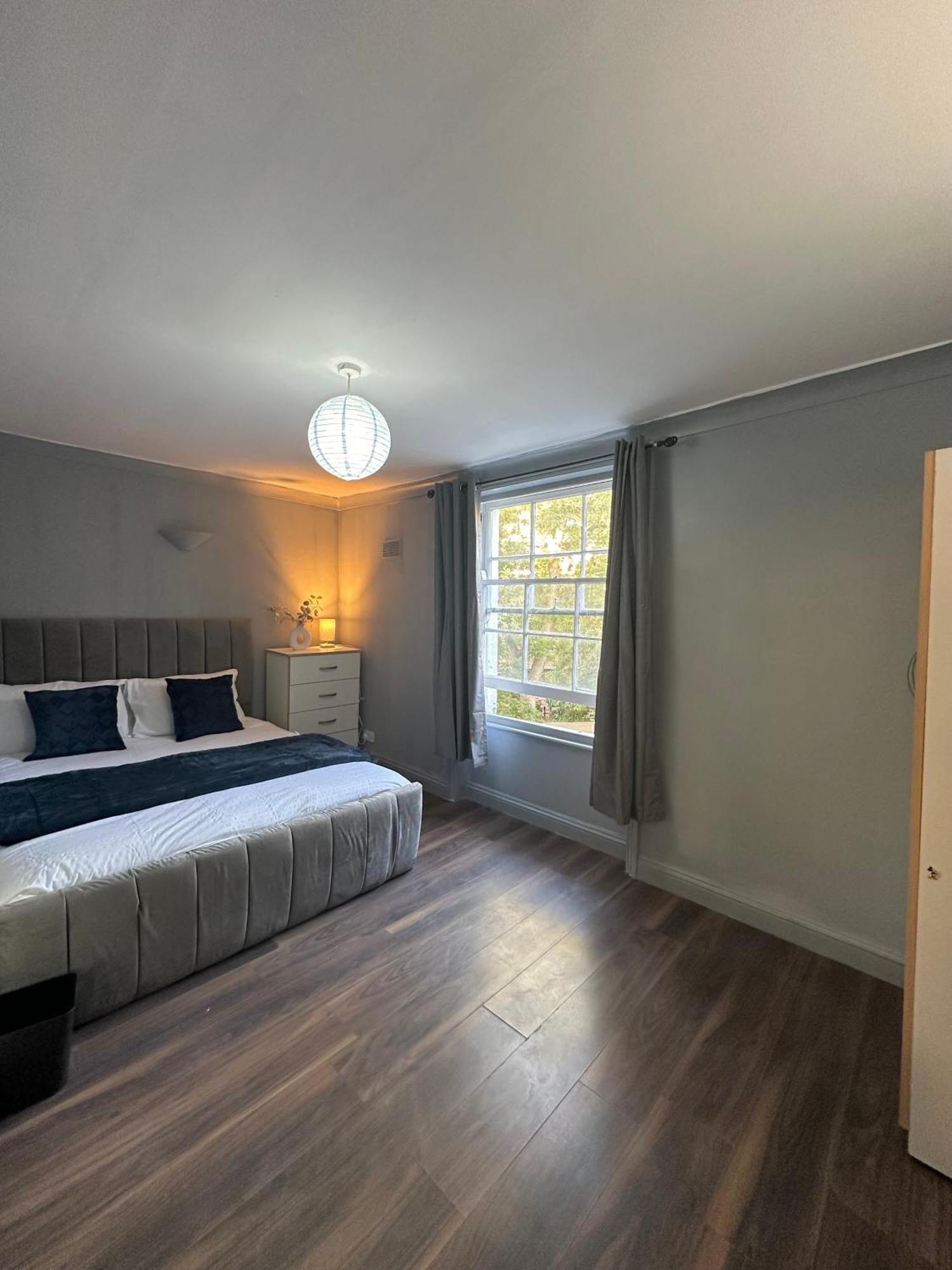 Luxury In A 4 Bedroom Flat! 4 Minutes Walk To Kingscross, St Pancras Alloggio in famiglia *