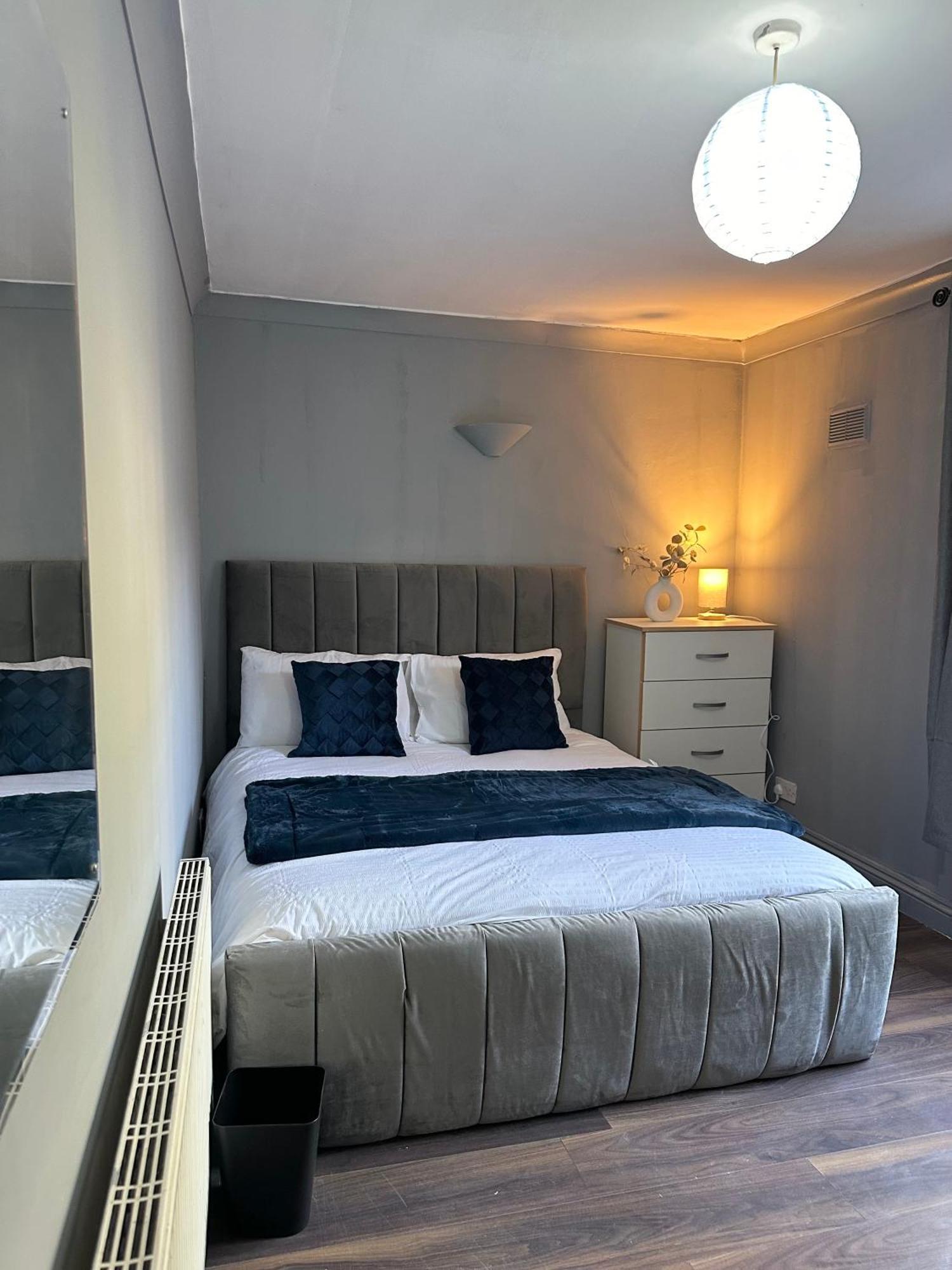 Luxury In A 4 Bedroom Flat! 4 Minutes Walk To Kingscross, St Pancras Alloggio in famiglia *