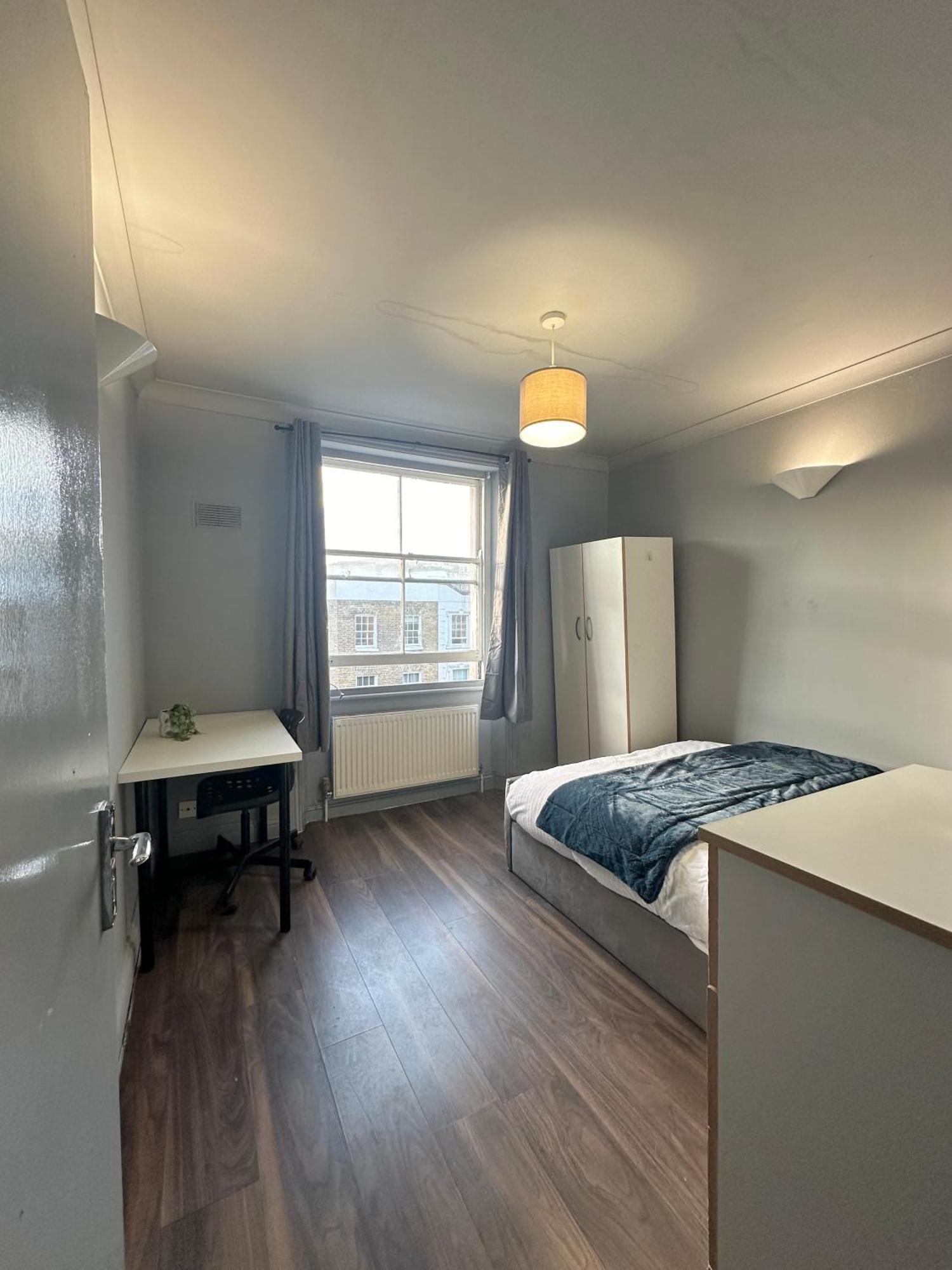Alloggio in famiglia Luxury In A 4 Bedroom Flat! 4 Minutes Walk To Kingscross, St Pancras Londra