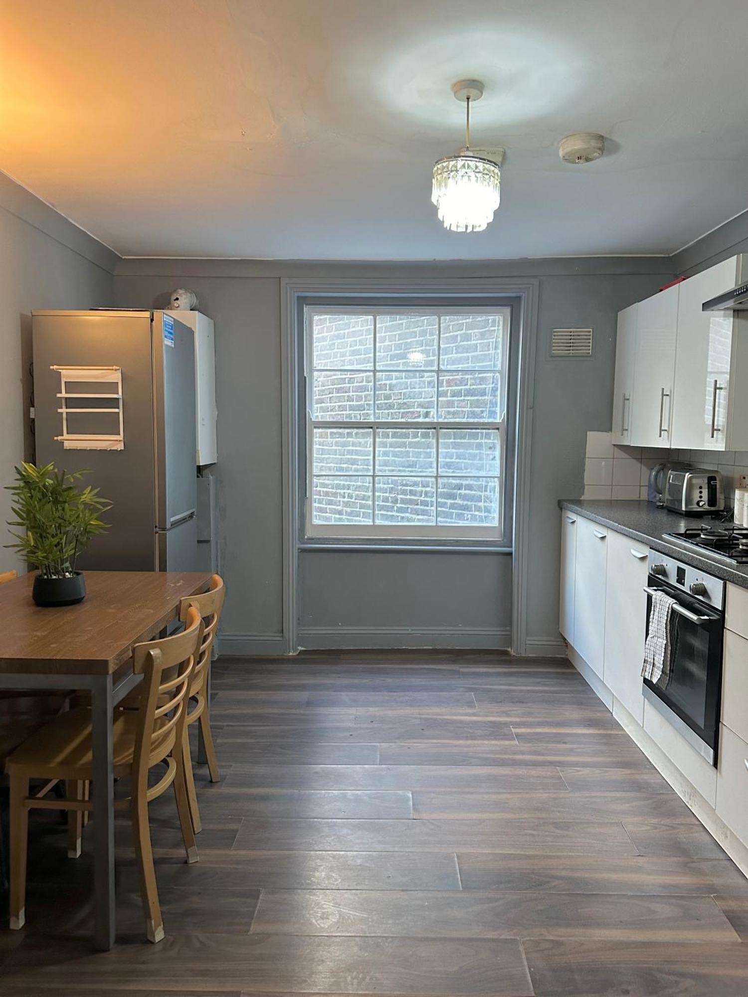 Luxury In A 4 Bedroom Flat! 4 Minutes Walk To Kingscross, St Pancras Londra