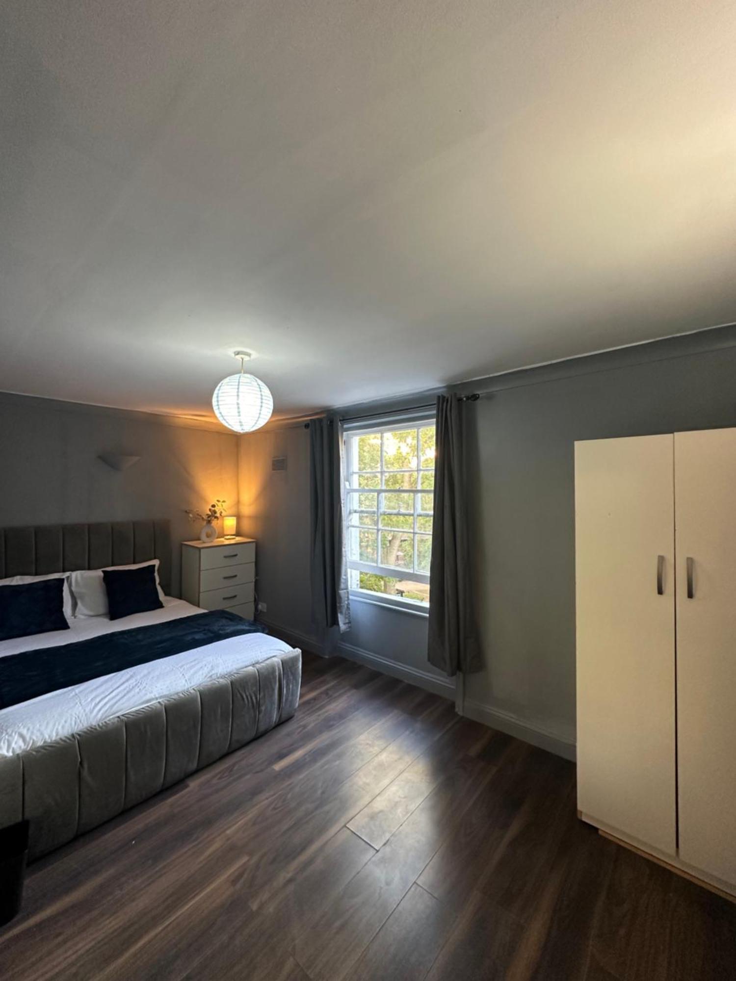 Luxury In A 4 Bedroom Flat! 4 Minutes Walk To Kingscross, St Pancras Alloggio in famiglia