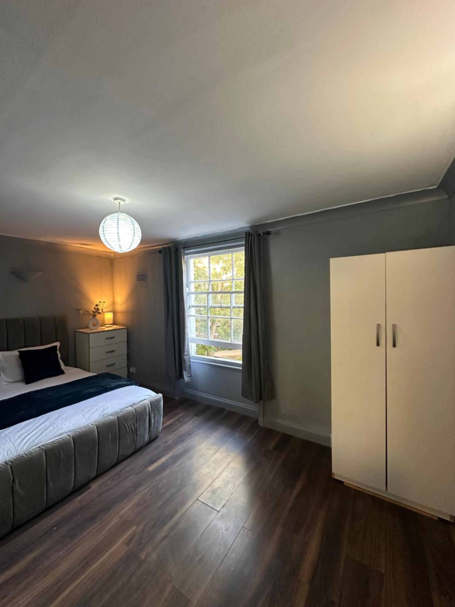 Luxury In A 4 Bedroom Flat! 4 Minutes Walk To Kingscross, St Pancras Alloggio in famiglia Londra