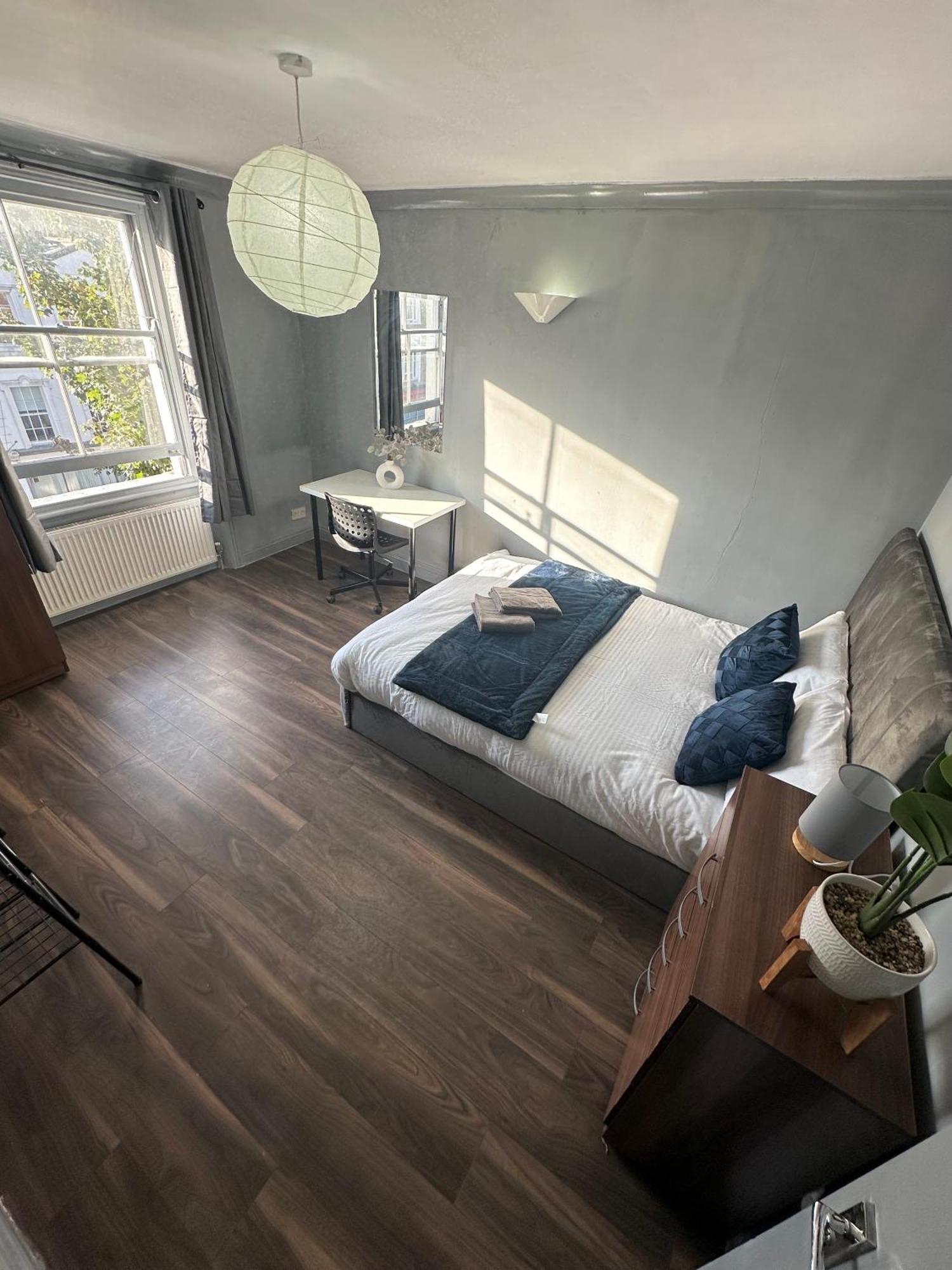 Luxury In A 4 Bedroom Flat! 4 Minutes Walk To Kingscross, St Pancras * Londra