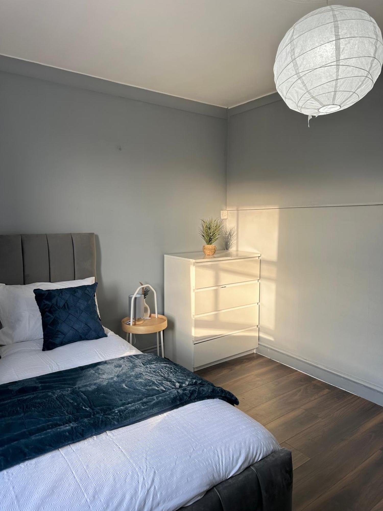 Luxury In A 4 Bedroom Flat! 4 Minutes Walk To Kingscross, St Pancras Londra