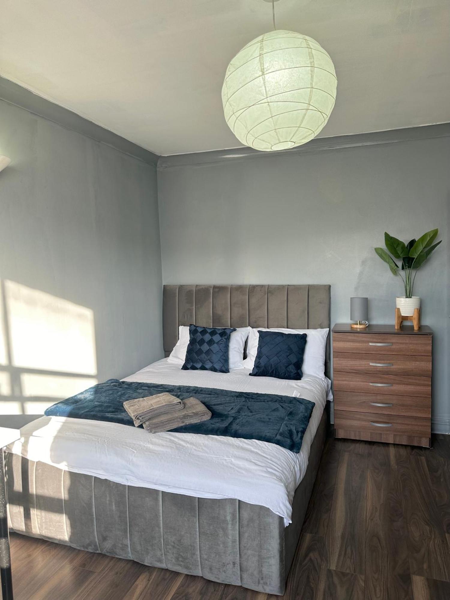 Luxury In A 4 Bedroom Flat! 4 Minutes Walk To Kingscross, St Pancras Alloggio in famiglia Londra