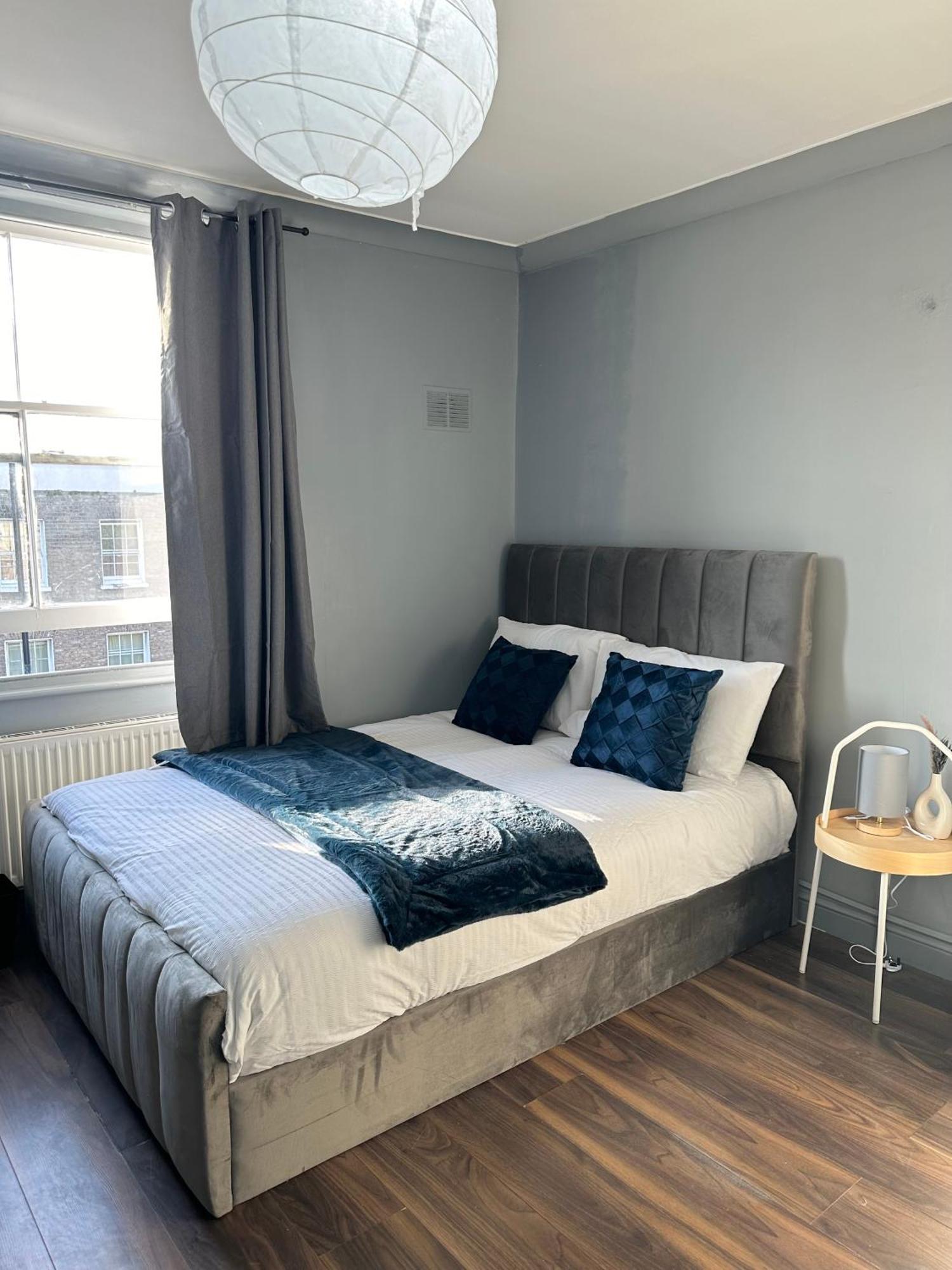 Luxury In A 4 Bedroom Flat! 4 Minutes Walk To Kingscross, St Pancras * Londra