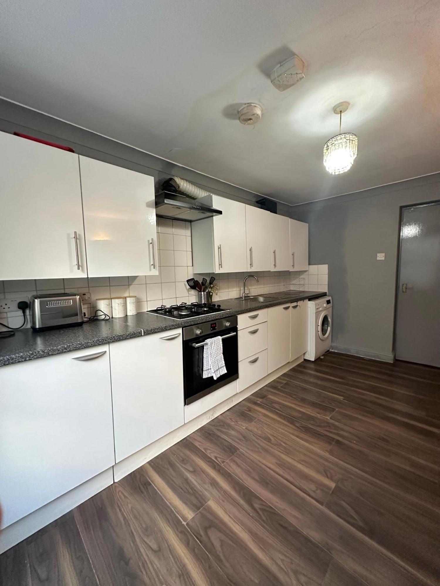Luxury In A 4 Bedroom Flat! 4 Minutes Walk To Kingscross, St Pancras Londra